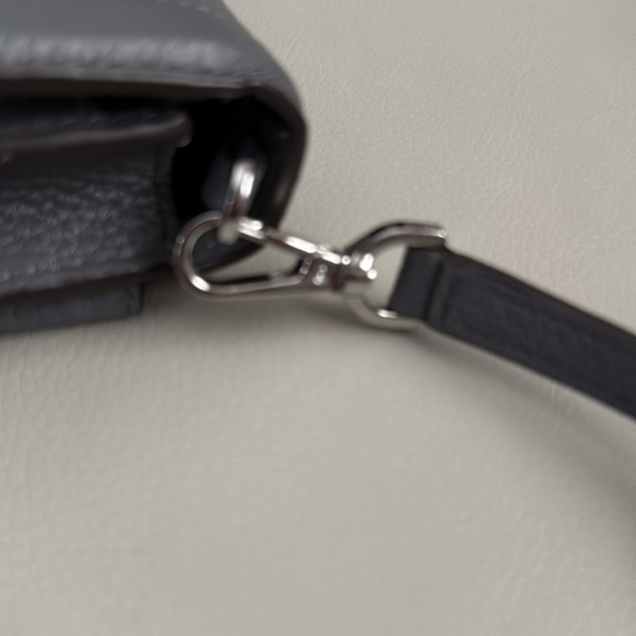 Michael Kors Gray Crossbody Wallet With Flap Closure And Back Pocket - Picture 10 of 13